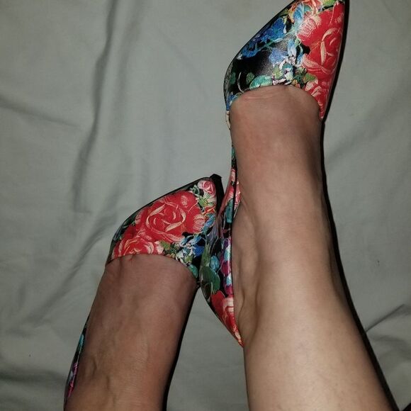 High heels  flower designs well worn - Picture 14 of 14